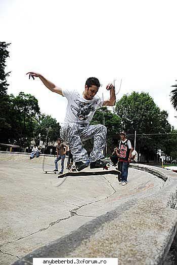 se vede kk ii pace moooolt marea pasiune a lui ucker ete