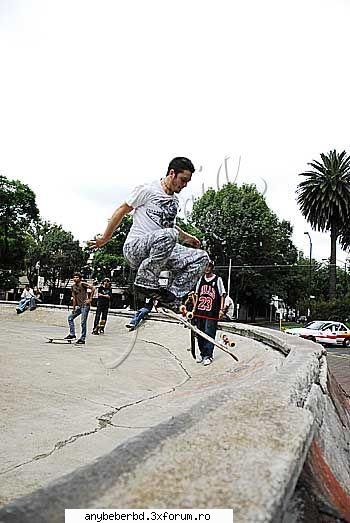 Marea pasiune a lui Ucker ete Skateboar-ul - AnyTheBest - ***Ucker***