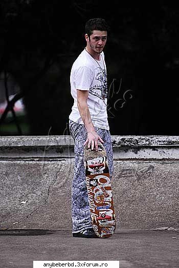 Marea pasiune a lui Ucker ete Skateboar-ul - ucker que lindo bebe - ***Ucker***